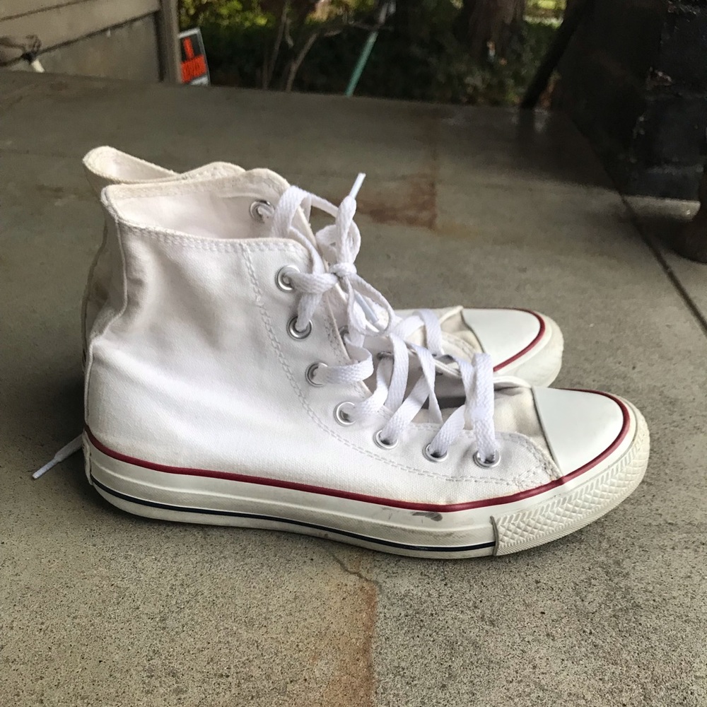 White converse chuck Taylor